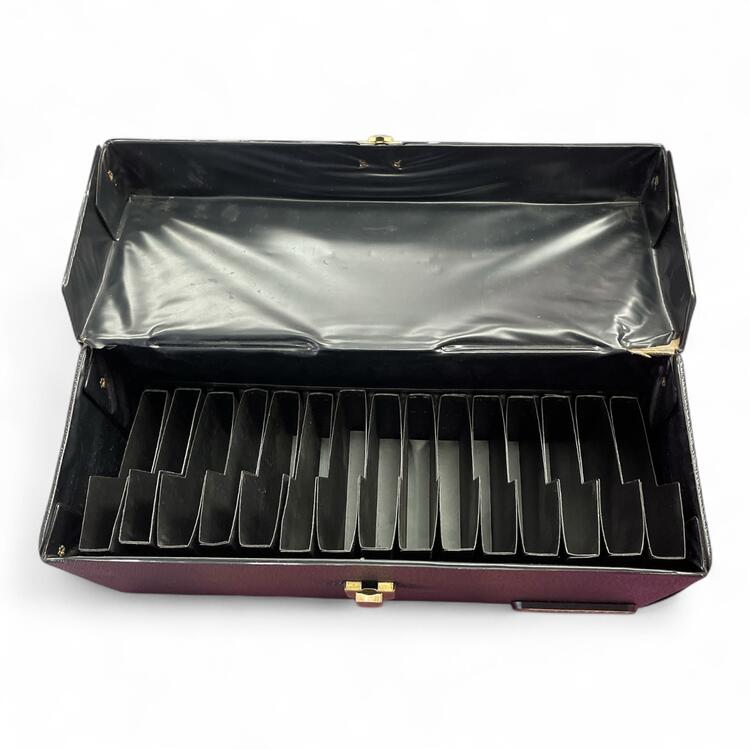 Nintendo - Official Vintage NES 15 Games Cartridge Storage Carrying Case (used)