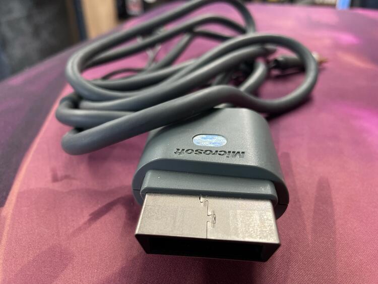 Microsoft - Official Audio/Video Cable for Xbox 360 fat / slim (Model 1 and 2) (used)
