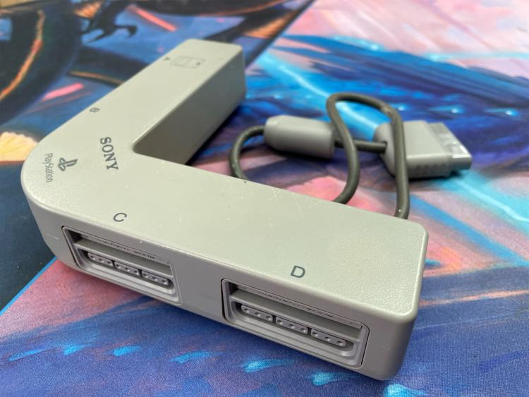 Sony - Official 4 players multitap For Playstation 1  -  Light Grey (usagé)