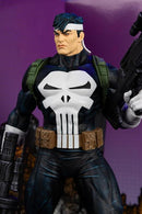 McFarlane Toys - 30cm Figure Statue with Comic Book - Marvel The Punisher War Journal Inspired by Issue