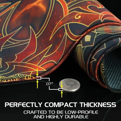 Enhance - TCG Playmat - Tapis de jeu de cartes de table avec bords cousus, surface lisse et pochette de voyage avec cordon de serrage - Compatible avec MTG, YuGiOh, Pokémon, Lord of the Rings, et autres TCG