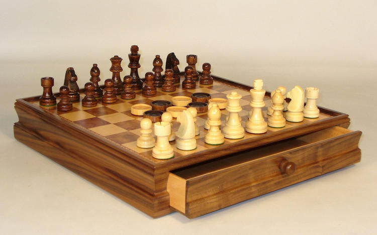Ensemble de jeux d'échec et de dame en bois de noyer incrusté de 38.1cm avec tiroir