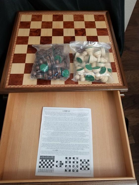 Ensemble de jeux d'échec et de dame en bois de noyer incrusté de 38.1cm avec tiroir